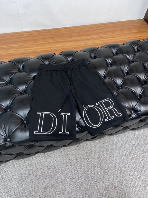 Dior 2023 spring and summer new casual shorts, the official website synchronization sale, pants craft design, imported guest accessories, fabric customization, factory production inspection-free! Every detail to the extr