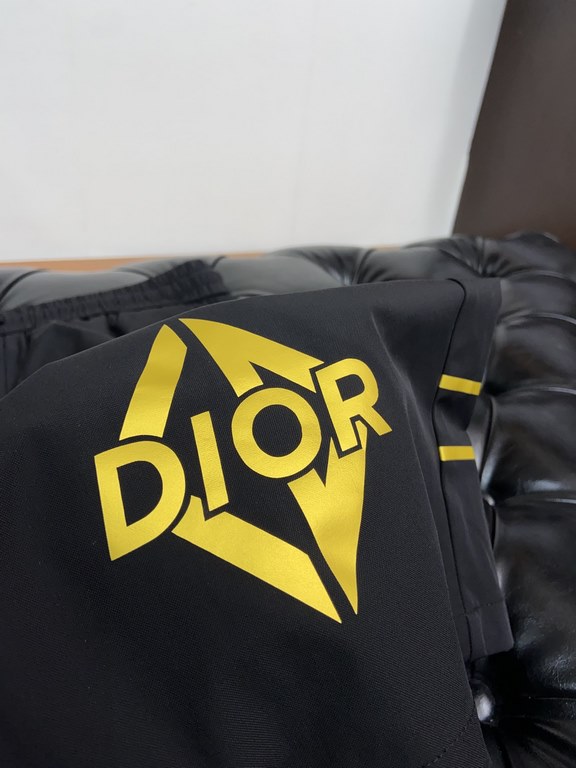 Dior 2023 spring and summer new classic models of casual shorts, known as the leading style of the French fashion industry, synchronized with the official website Fine workmanship, the original hardware Selected quick-dr