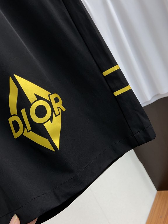 Dior 2023 spring and summer new classic models of casual shorts, known as the leading style of the French fashion industry, synchronized with the official website Fine workmanship, the original hardware Selected quick-dr