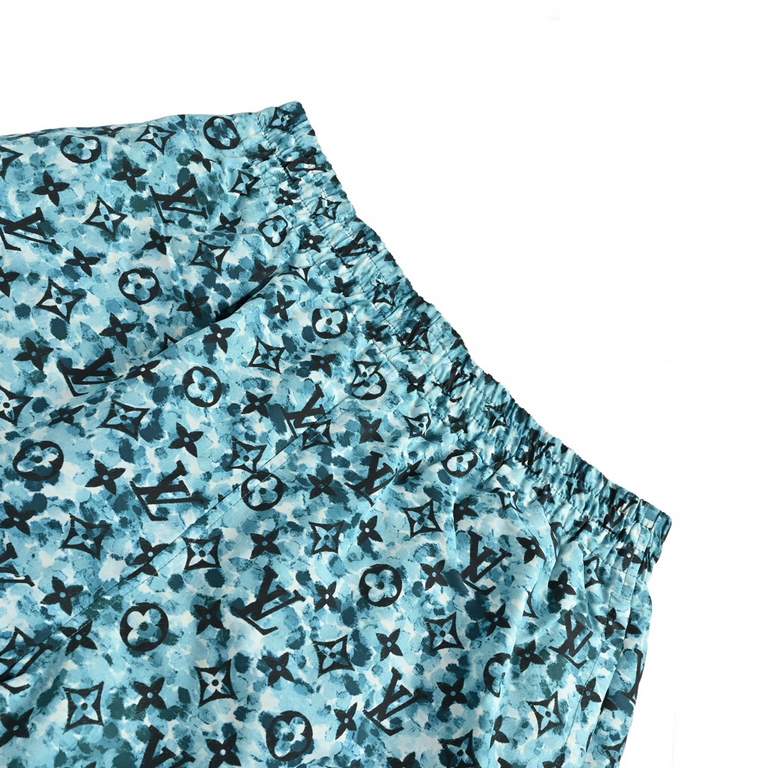 Louis Vuitton 23ss Printed Halo Beach ShortsLouis Vuitton 23ss Printed Swoosh Beach ShortsCustomized green ink-splash effect fabricClassic monogram print all over.Stretch elasticized waistbandBlack liningNormal fit for b