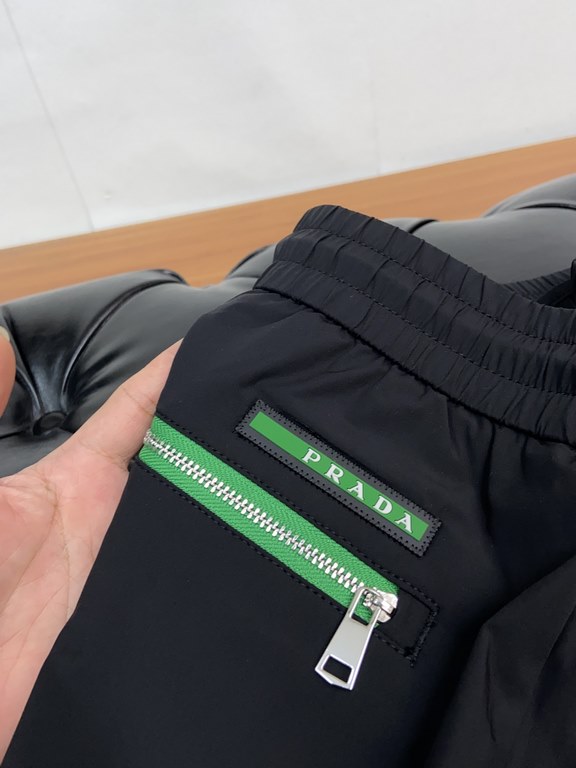 Prada 2023 new shorts, classic green triangle label   small leather tag decoration Customized super-soft quick-drying fabric Soft skin-friendly and delicate. Meticulous workmanship and moderate thickness. Unisex style, f