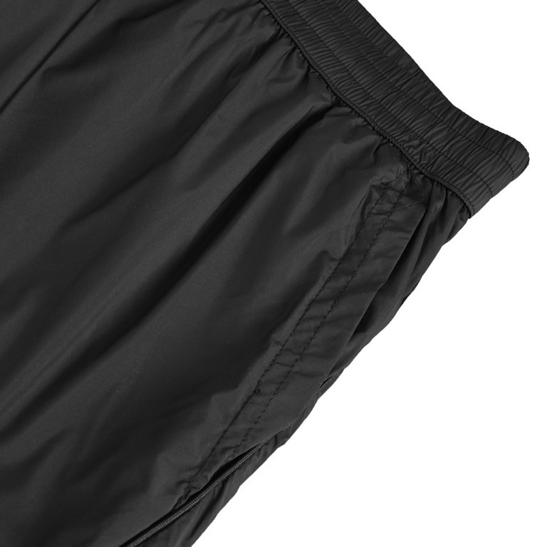 GIVENCHY Givenchy 23ss small label woven sports shortsThis year's newest shorts are a collision of minimalist luxury style and sporty fabrics.100% nylon fabric, breathable mesh lining, smooth and lightweight, inflatable 