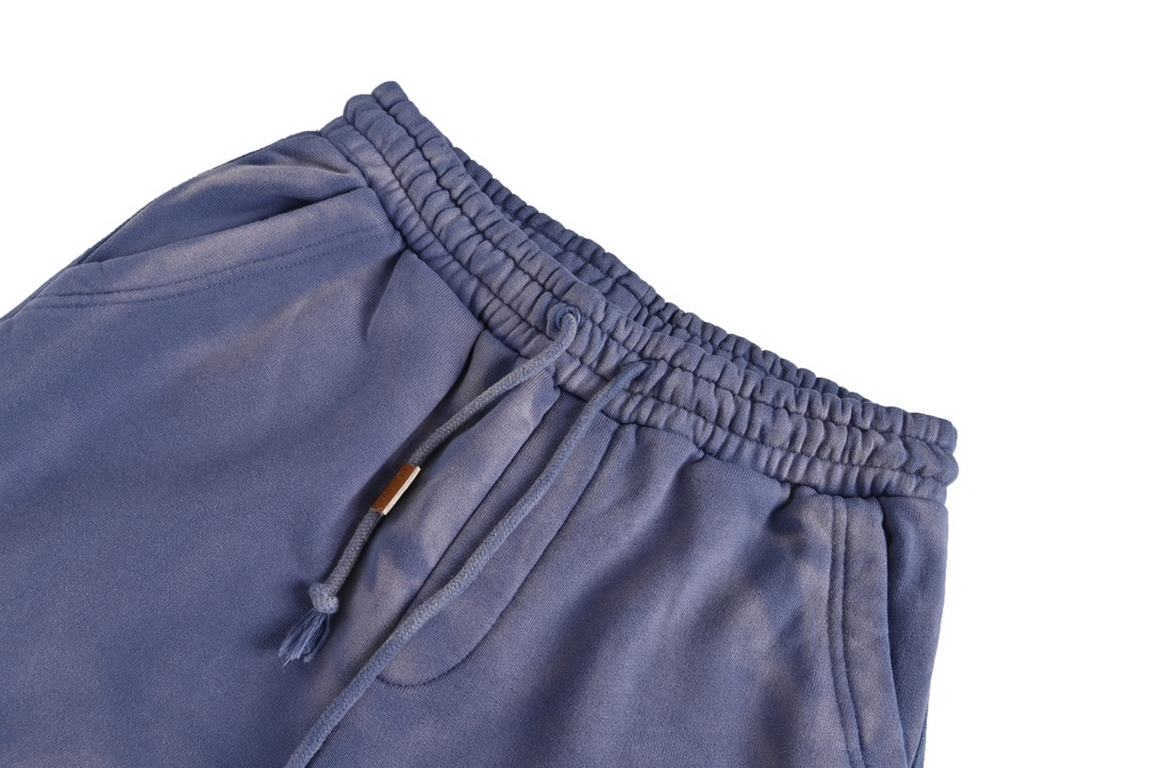 LOEWELoewe Splash Render Casual ShortsThe basic model of universal collocation This pair of shorts is worth owning, full of high sense of seniority, high standard with both men and women, not picky about people, not pick