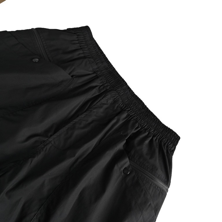 Stone lslandstone island heavy duty multi pocket zipper shortsGeneration purchase card more than 2 months to arrive, super heavy a single product, spent a very large price finally meet with you, the fabric used 60 high d