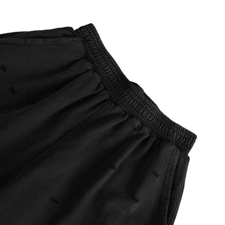 GIVENCHYGivenchy 23ss Broken False Two Piece ShortsThe shorts are from the new SpringSummer 23 series of hot-selling items, the design of the continuation of the season's false two-piece double-layer modeling, the outer 