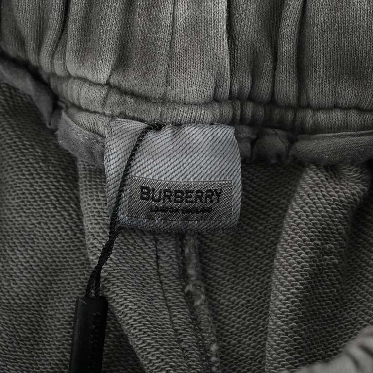 BurberryBurberry Dirty Wash Letter Zipper ShortsBlank fabric washed feel, cloth, drape up to 380g Fabric by the dyeing tank dehairing as well as washing and ring baking treatment Garment nano-dyeing dirty wash do old and