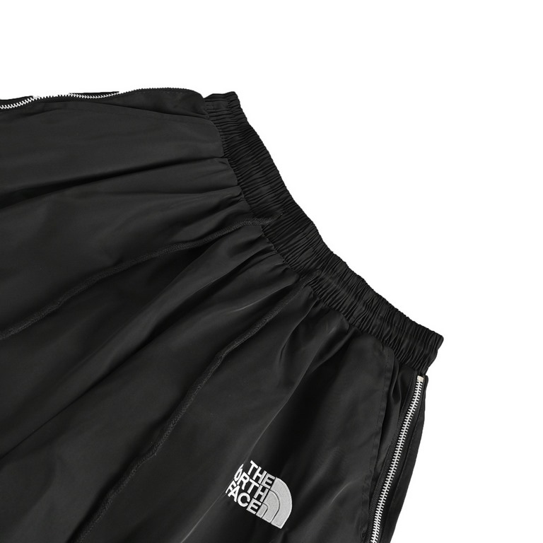 The North Face Functional Zipper ShortsThe North Face Functional Zipper Shorts are made of a soft, waterproof fabric and are a great summer short with multiple zippers.High-density logo embroidery with six zippers.Dual s