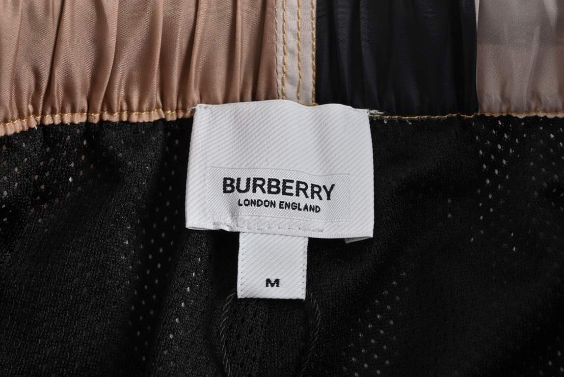 BurberryBurberry 23ss Checkered Spliced Silk ShortsSilk lightweight sporty fabric! Perfect for summer wear! Mesh patchwork inside! Breathable! Classic plaid in iconic colors! Customized drawstring! Customized full set of