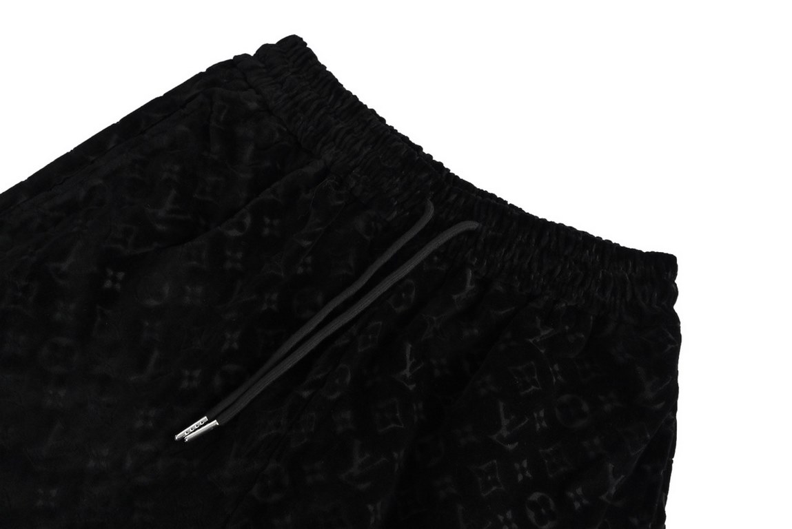 Louis VuittonLouis Vuitton 22ss Full Print Jacquard Logo ShortsThree-dimensional jacquard fabric, open mold customized     . weighs      The fabric is comfortable to the touch, the texture is dense. Soft and sinewy, brea