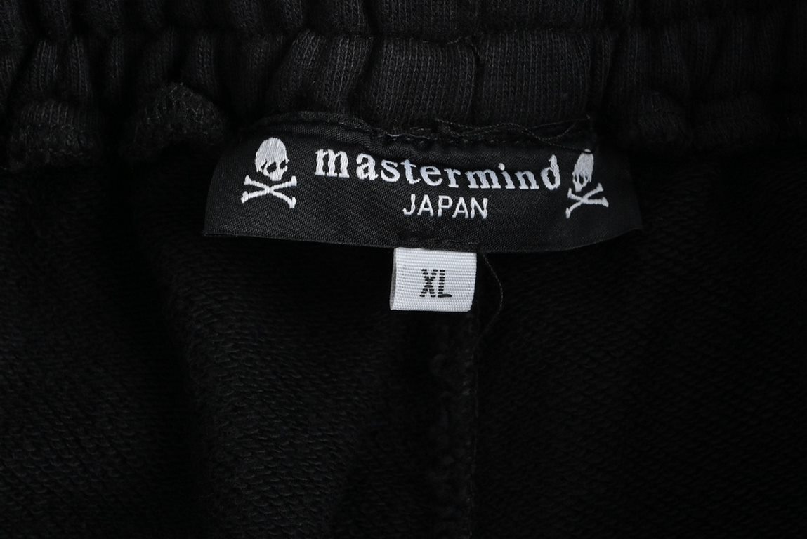 MasterMind Japan MMJ Washed Raglan Zipper Raglan ShortsMasterMind Japan MMJ Washed Raglan Zipper Washed Raglan ShortsMade of custom fabric 460 grams of cotton fabric for a comfortable fit and drape!(The thickness of the 