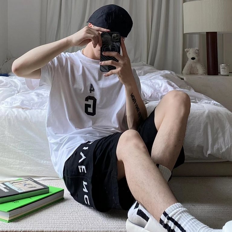 #GIVENCHY Givenchy 23ss broken fake two-piece shorts on the body