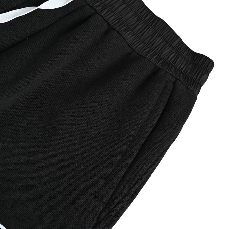 BalenciagaParis lcon 23ss Locker Embroidered ShortsNew springsummer athleisure shorts with a mid-rise waist and BB Paris lcon logo embroidery on the front, exquisite workmanship and details that show the brand's style.Th