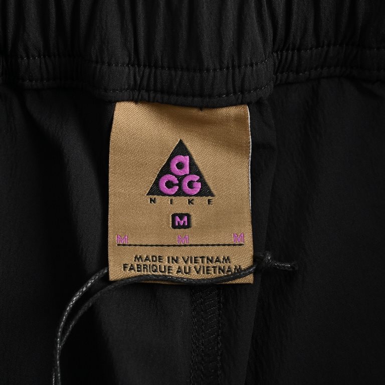 NikeNike 23ss Acg Series Multi-Pocket Workwear Outdoor Waterproof Functional ShortsCustomized 94% nylon  6% spandex, elastic air-variable tasel velvet wrinkle fabric, fabric surface slightly wrinkled, waterproof, lightwe