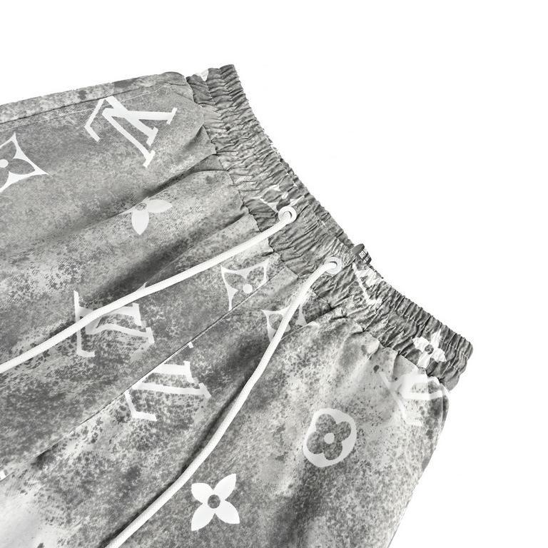 Louis Vuitton 23ss Old Flower Star Gradient Beach ShortsLouis VuittonLouis Vuitton 23ss Old Flower Star Gradient Beach ShortsFollowing last year's gradient another hot new models Channel summer limited color scheme, star