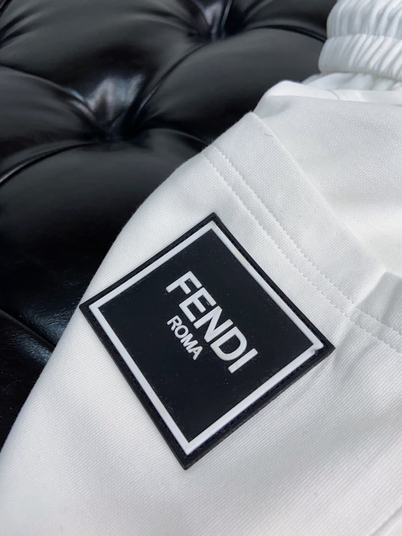 Fendi 2023 spring and summer new casual shorts, the official website synchronization sale, pants craft design, imported guest accessories, fabric customization, factory production inspection-free! Every detail to the ext