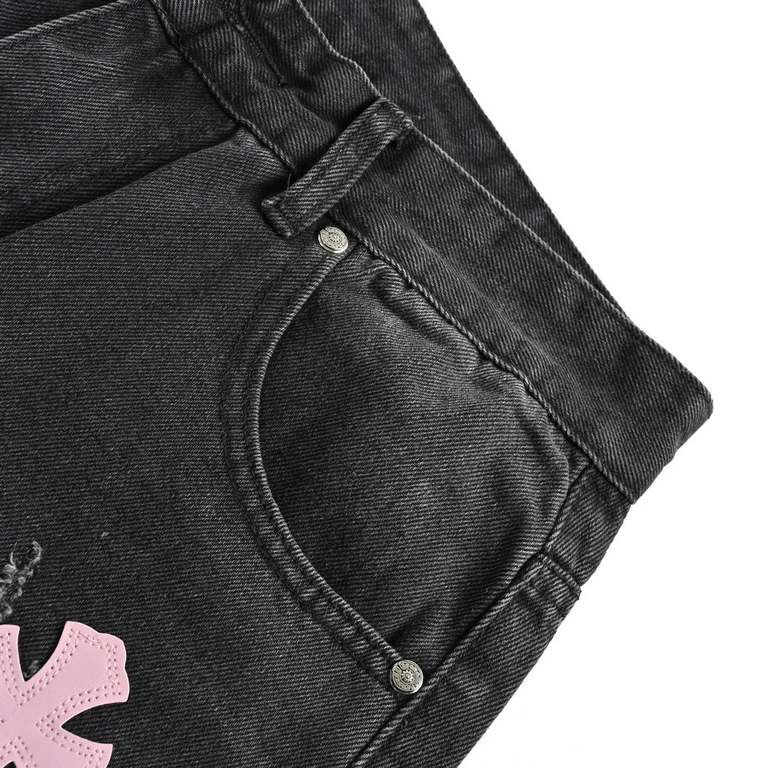 Chrome HeartsCrocker Heart Classic Appliquéd Cross Denim ShortsAppliquéd denim jeans cabinet W level, appliquéd cross flower embellishment, washed jeans! Absolute high-end luxury products, 1.9W level of god single produc