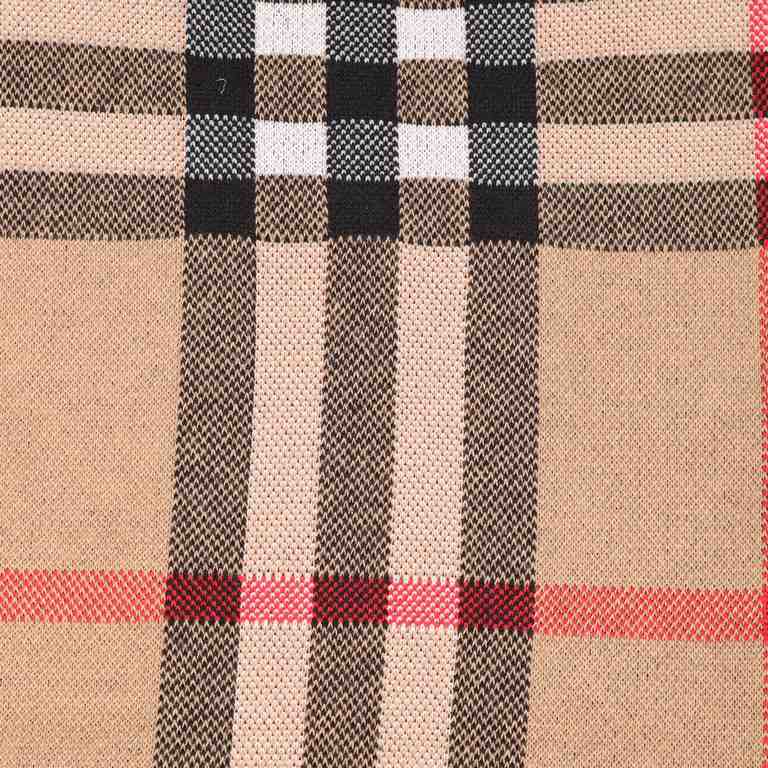 BurberryBurberry Classic Check Knit ShortsOriginal purchase, 30 cashmere 70 wool mercerized pile washing treatment, feel close to pure cashmere, close to the comfortable, 12 needle 4 color sesame point process, weight 40