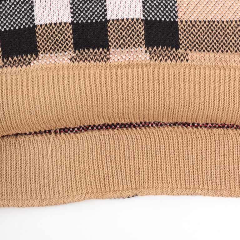 BurberryBurberry Classic Check Knit ShortsOriginal purchase, 30 cashmere 70 wool mercerized pile washing treatment, feel close to pure cashmere, close to the comfortable, 12 needle 4 color sesame point process, weight 40