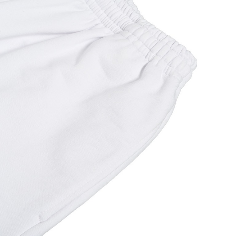 Balenciag  Balenciag Paris 22ss Embroidered Small Label ShortsThe style is simple and versatile, only focus on the material is unambiguous, on the body of the heavyweight texture is strong, very stylish. The 26S double s