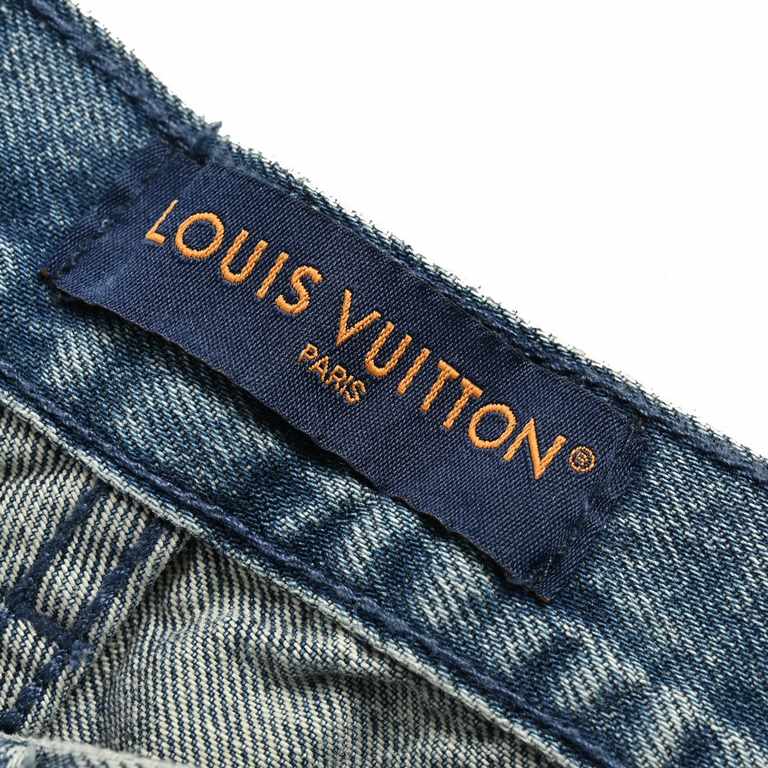 Louis Vuitton 23ss Old Flower Embossed Denim ShortsLouis Vuitton 23ss Old Flower Embossed Denim ShortsDonkey's new 23ss denim shorts incorporate Monogram-embossed pockets into a laid-back workwear silhouette that can be 