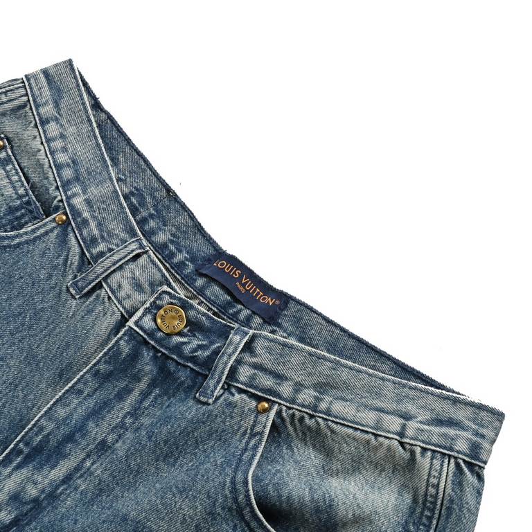 Louis Vuitton 23ss Old Flower Embossed Denim ShortsLouis Vuitton 23ss Old Flower Embossed Denim ShortsDonkey's new 23ss denim shorts incorporate Monogram-embossed pockets into a laid-back workwear silhouette that can be 