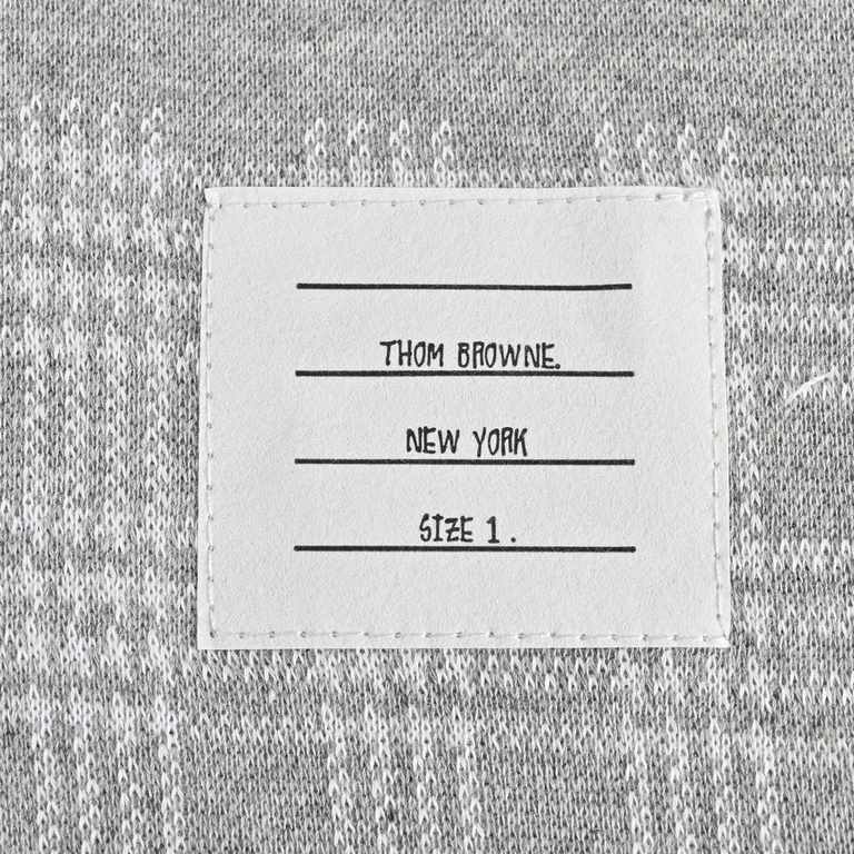 Thom BrowneThousand Bird Check Jacquard Striped ShortsSTOLL imported machine knitting, high sense of color spinning ultra-fine count yarns12-gauge imported STOLL machine, sesame point plus air-layer hanging eyeletEuropea