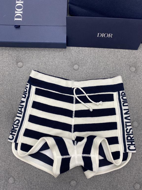 DIOR Dioriviera cotton blend terry knit tech fabric shortsThis season's favorite striped terry cloth shorts, high-waisted design perfectly creates the proportion of the body, but also to modify the waist and hips, so tha