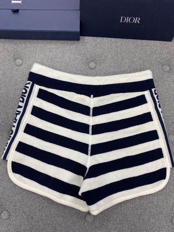 DIOR Dioriviera cotton blend terry knit tech fabric shortsThis season's favorite striped terry cloth shorts, high-waisted design perfectly creates the proportion of the body, but also to modify the waist and hips, so tha