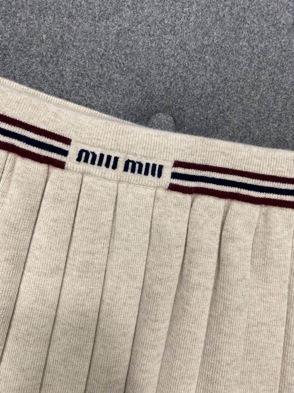 Miu Miu Women's Logo Cashmere Pleated Dress  This series and more laid the brand tone, the pampering and sweetness are left to miumiu it   you super invincible beauty girl must enter the ha ~ restore zp imported from Ita