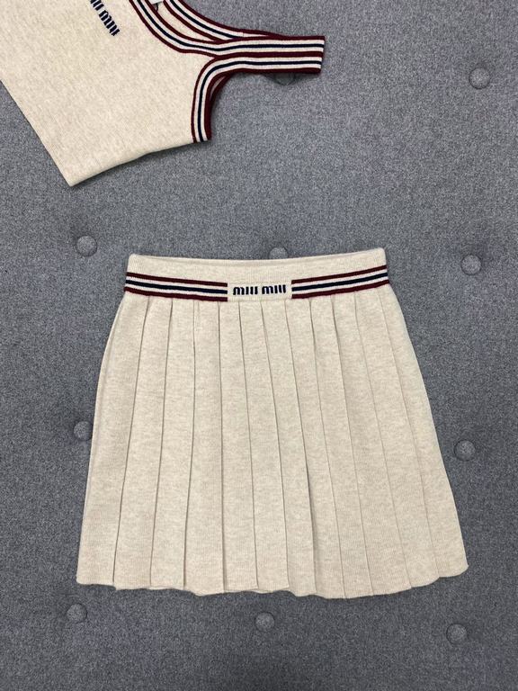 Miu Miu Women's Logo Cashmere Pleated Dress  This series and more laid the brand tone, the pampering and sweetness are left to miumiu it   you super invincible beauty girl must enter the ha ~ restore zp imported from Ita