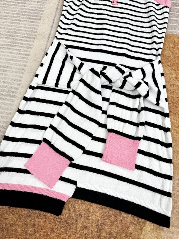 Chane 24s Knit Striped False Two Piece DressCounter newest ~ with the original cloth bag full set of packaging, top quality! yb fixed weaving and dyeing yarn, imported machine inter-color knitting process, chest double c