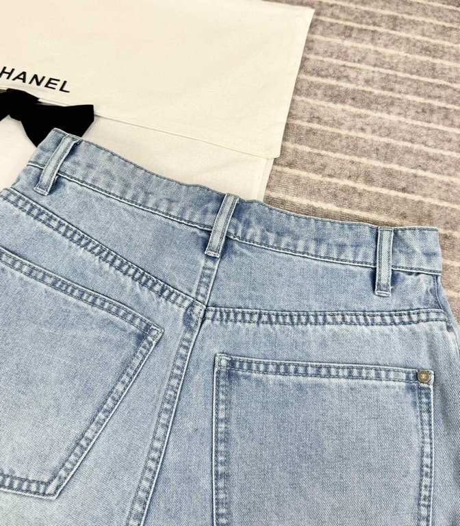 Chane 24s New Cutout Embroidered Denim ShortsCounter the latest models ~ with the original cloth bag full set of packaging, top quality! yb custom washed 100% cotton denim fabrics, looks like a plain jeans, but extremely