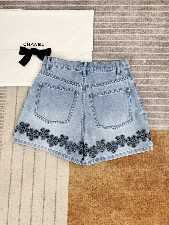 Chane 24s New Cutout Embroidered Denim ShortsCounter the latest models ~ with the original cloth bag full set of packaging, top quality! yb custom washed 100% cotton denim fabrics, looks like a plain jeans, but extremely