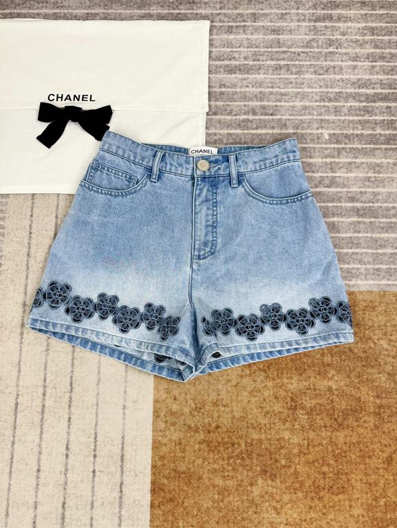 Chane 24s New Cutout Embroidered Denim ShortsCounter the latest models ~ with the original cloth bag full set of packaging, top quality! yb custom washed 100% cotton denim fabrics, looks like a plain jeans, but extremely