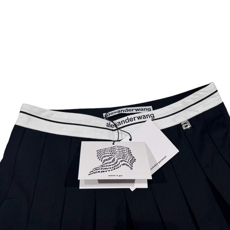 455Maharajah AW Pleated Half SkirtThe pleated skirt is a very everyday style, and the pleating process is all about pleating.Small factories can't make these nice and neat pleats.Anti-slip pants lining, spicy and wearabl