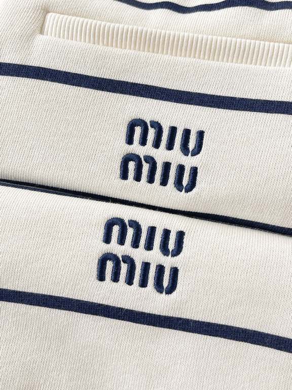 Miu Striped Shorts - Beige Detailed Shots