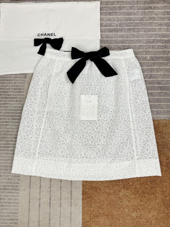 Ships with half skirt from the same collection2024305988610