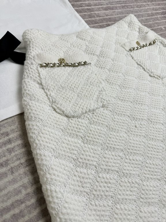 Chane 23b New Knit Chain  Half SkirtCounter latest models ~ with the original cloth bag full set of packaging, top quality! yb customized cashmere yarn, soft and comfortable on the body. Imported machine knitting, restor