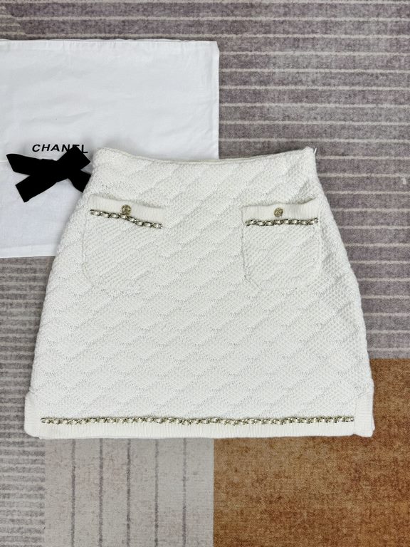 Chane 23b New Knit Chain  Half SkirtCounter latest models ~ with the original cloth bag full set of packaging, top quality! yb customized cashmere yarn, soft and comfortable on the body. Imported machine knitting, restor