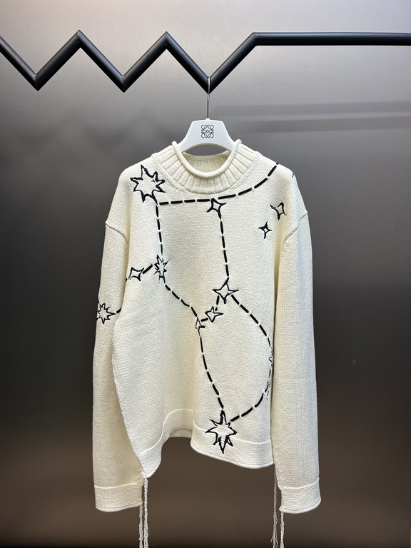 p425 Dior Star SweaterUsing 50 wool 50 viscose 26 yarn, first the original yarn desizing and then 5 hairs and a hair, using a special process for twisting, the finished product feels rough, drape is very strong, the weig