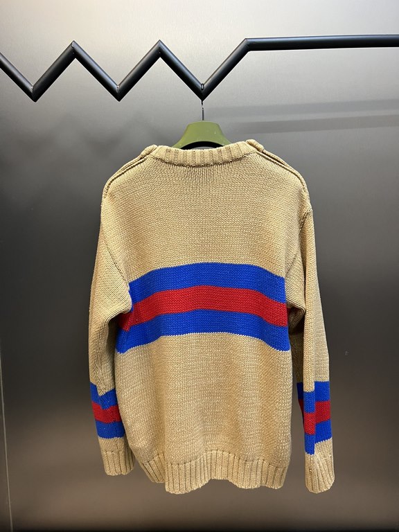 p400 Gucci Tapestry Blend SweaterCamel-colored wool and mohair blend with red and blue webbing inlaid jacquard craftsmanship, wool is a natural warm material with excellent warmth and comfort. The seahorse wool, on the o