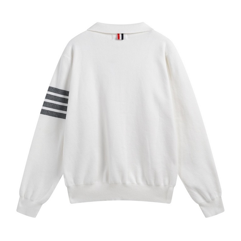 p225Thom Browne  TB23 fall and winter new polo lapel sweater.Made of wool and cotton, the sweater is soft and smooth, warm and comfortable, embellished with TB classic elements, mother-of-pearl buttons on the placket, an