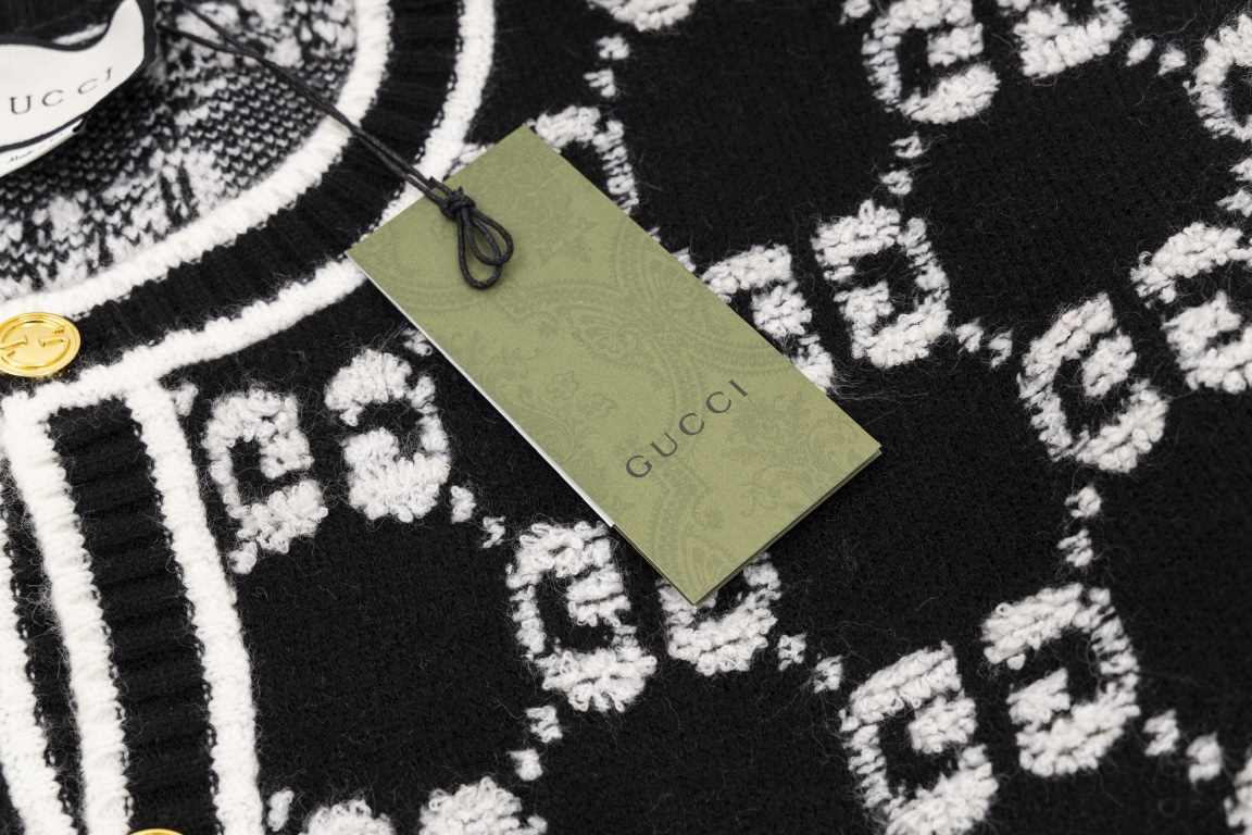 315GUCC Gucci New Jacquard Double G Crochet Lettered Jacquard Long Sleeve JacketOne side crocheted and hookedDouble G jacquard logo Secondary wash finishHeavy duty sewing plateSize XS S M L Fabric 75% wool, 15% acrylicCr