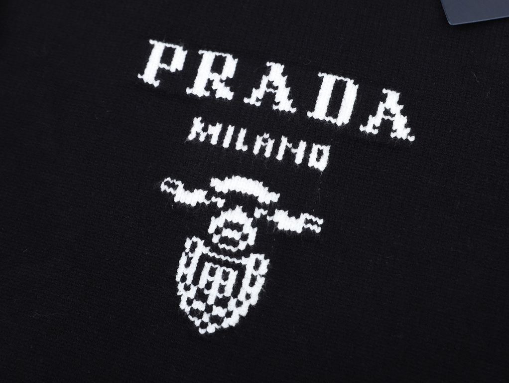 P250Prada collar triangle exclusive logo design Wool crew neck sweaterExclusive to the marketIt is not made of market wool by washing.500KG for each color.Selected first-class woolen factories as OEMCustomized washing ma