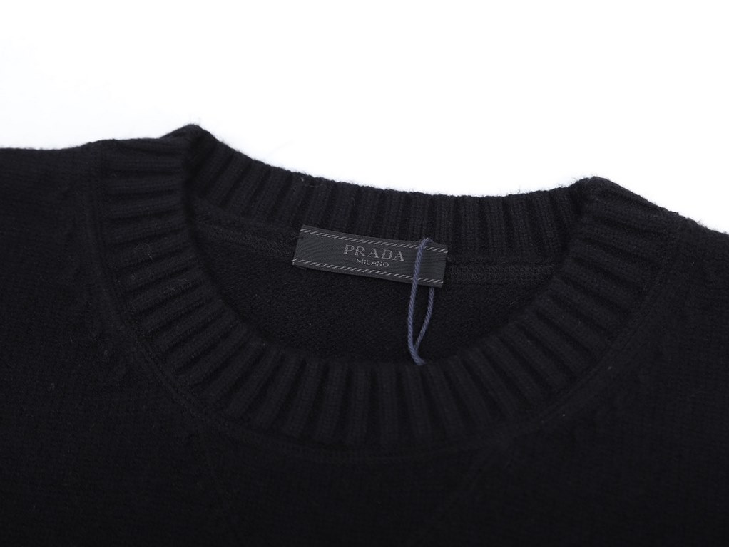 P250Prada collar triangle exclusive logo design Wool crew neck sweaterExclusive to the marketIt is not made of market wool by washing.500KG for each color.Selected first-class woolen factories as OEMCustomized washing ma