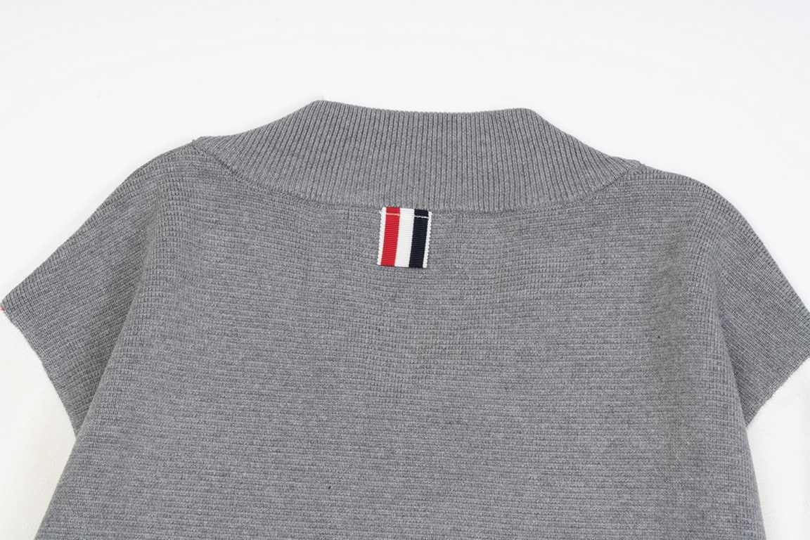 220Thom Browne   Thom Browne colorful zipper cardiganTB classic four-bar basic style year after year are wearing the classic models must choose the quality   all the color fixed dye containing wool cotton yarn, soft skin