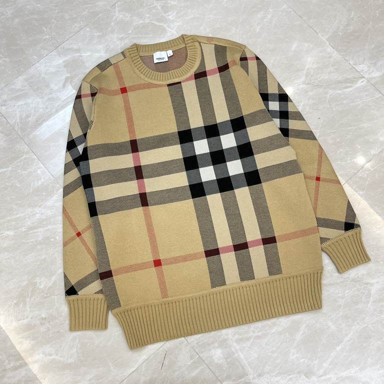 325BURBERRBbr Burberry New Crew Neck Knit Sweater for FallWinterSize：SMLThe official synchronization in the sale of loose fit, the original version of the consistent knitted jacquard plaid pattern, good wear is not picky