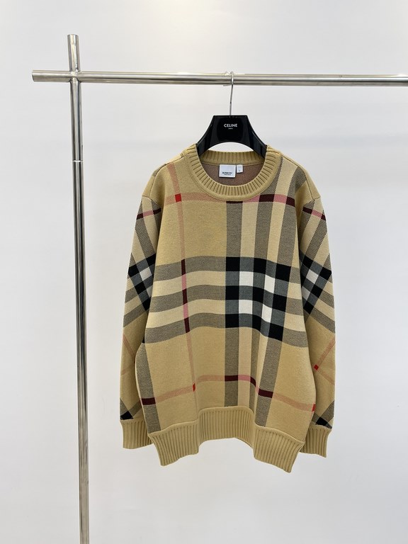 325BURBERRBbr Burberry New Crew Neck Knit Sweater for FallWinterSize：SMLThe official synchronization in the sale of loose fit, the original version of the consistent knitted jacquard plaid pattern, good wear is not picky