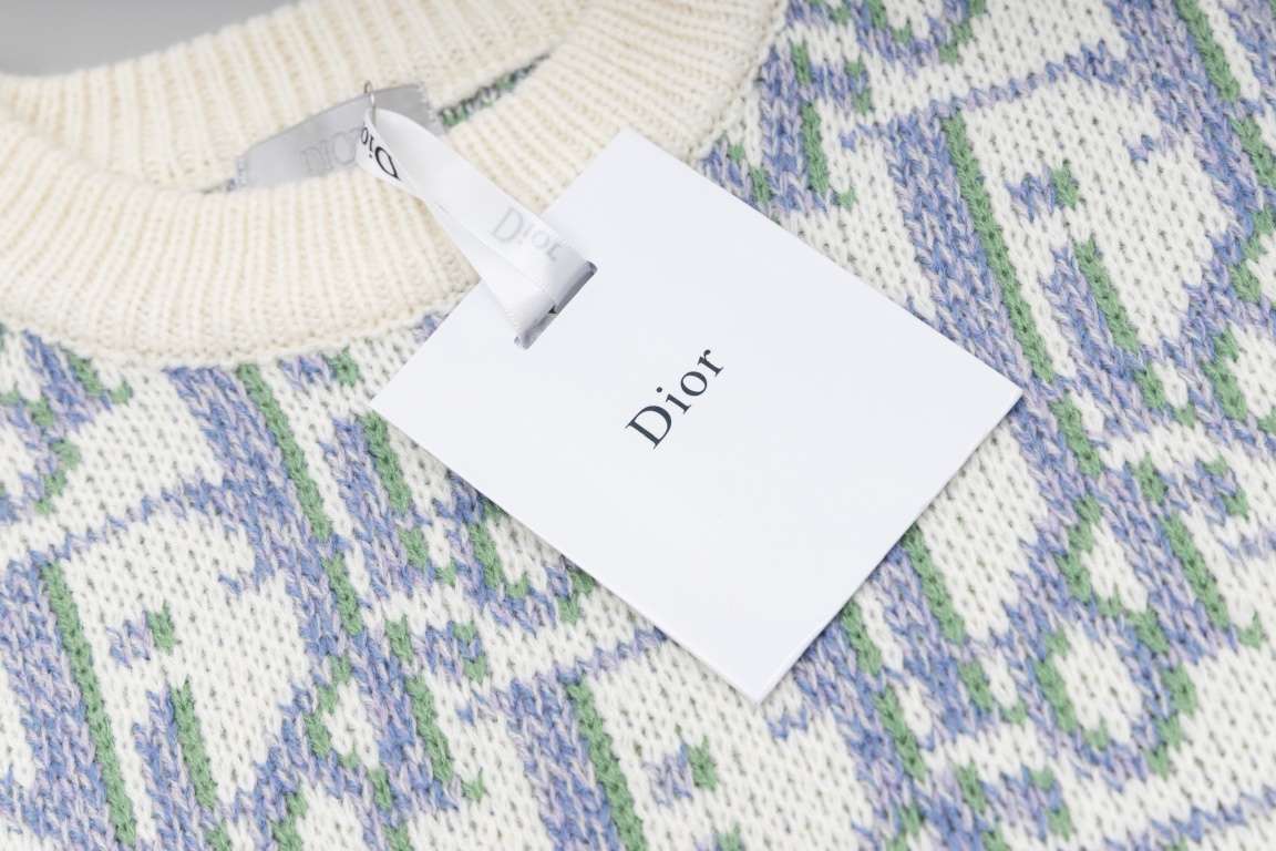 P230DIO Dior Old Flower Full Jacquard Long Sleeve SweaterCustom knit and dyed 4 colors yarn blendFull width imported 7-needle jacquardClear jacquard textureSize XS S M L Original fabric 75% wool, 15% acrylicCrafted with 