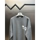 p375 Loewe Love Heart SweaterThe fabric is comfortable and soft, the classic chest heart LOGO, two colors one to one must be dyed, there is no little color difference! In and out of the counter without pressure!Size s m 